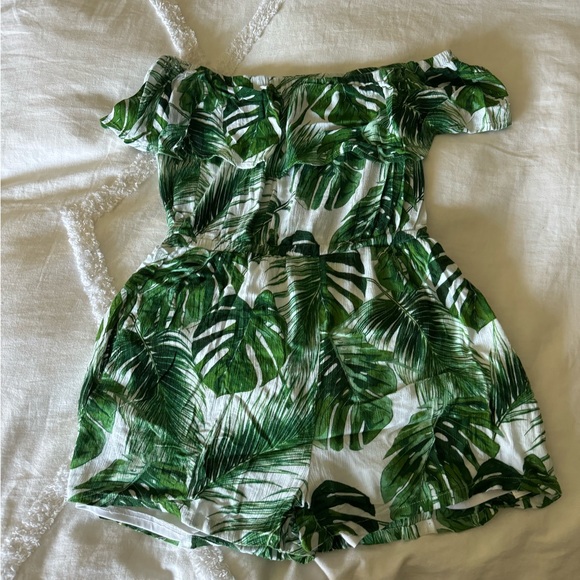 Guess Off the Shoulder Romper leaf print design - Picture 3 of 8
